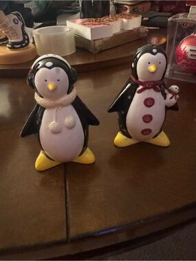 Debbie Mumm Sakura 1998 Penguins Salt & Pepper Shaker Set 5"